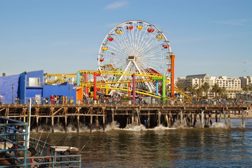 Parque Pacific Park em Santa Monica na Califórnia: roda-gigante e píer